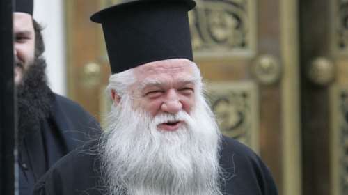 Νέο χτύπημα από τον Αμβρόσιο: Απειλεί να αφορίσει την Κεραμέως...