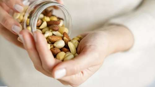 Τρεις παρενέργειες όταν τρως πολλούς ξηρούς καρπούς