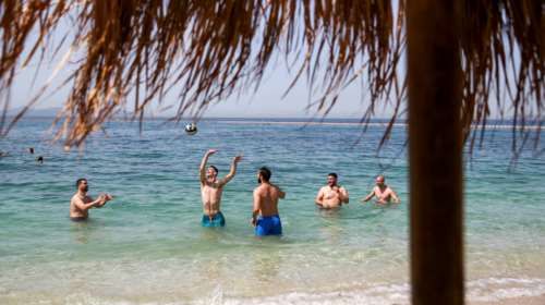 Ολλανδοί τουρίστες: Ελεύθερα ταξίδια στην Ελλάδα...πλην της Αττικής από την Κυριακή