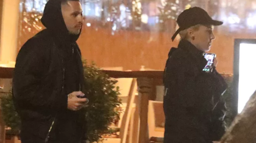 Τάμτα: Βραδινή βόλτα με τον Πάρη Κασιδόκωστα στη Γλυφάδα [εικόνες]