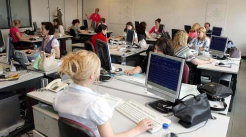 Οι προσλήψεις στο Δημόσιο για το 2022: 15.673 μόνιμοι και 25.344 συμβασιούχοι - Δείτε σε ποιες θέσεις