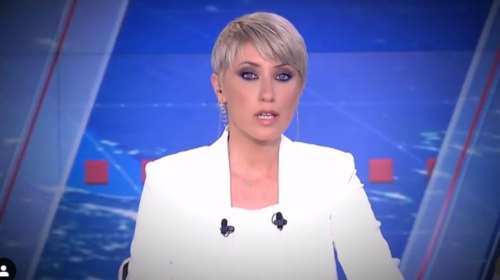 Σία Κοσιώνη: Casual στο κέντρο της Αθήνας με τον γιο της, Δήμο