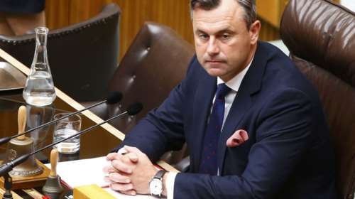 Αυστρία: Σάλος από τις δηλώσεις του ακροδεξιού Χόφερ - &quot;Το Κοράνι είναι πολύ πιο επικίνδυνο από τον κορονοϊό&quot;