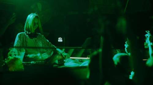 Υπόκλιση στην Ουκρανή βασίλισσα της progressive house: Όσα πρέπει να ξέρεις για τη Miss Monique