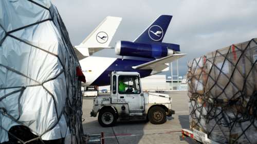 Δύσκολες ώρες στη Βρετανία: Η Lufthansa μετέφερε 80 τόνους φρούτα και λαχανικά με πτήσεις cargo
