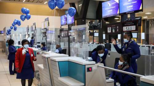 Μετάλλαξη Όμικρον: Απαντήσεις σε οκτώ κρίσιμα ερωτήματα - Μας προστατεύουν τα εμβόλια;