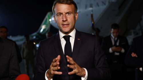 Εμιράτα: Ο Μακρόν έκανε γυμναστική με τους Γάλλους στρατιώτες