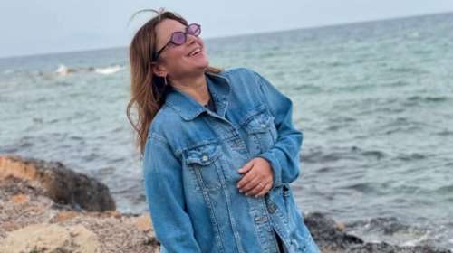 Κυριακάτικη εξόρμηση για τη Νάνσυ Ζαμπέτογλου: Με λεοπάρ κολάν και oversized jacket