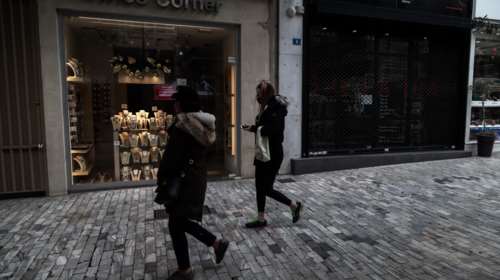 Ο μισθός των Ελλήνων "εξαϋλώνεται": Επτά στους 10 ξοδεύουν σχεδόν όλο το εισόδημά τους, δανεικά για να καλύψουν υποχρεώσεις