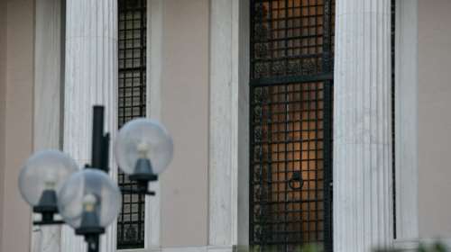 Κυβερνητικές πηγές σε Τσίπρα: Να σταματήσει τη φθηνή αντιπαράθεση εκμεταλλευόμενος τις καταστροφές που προκάλεσε η πυρκαγιά