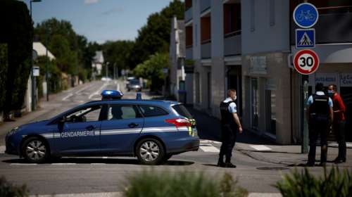 Τρόμος στη Γαλλία: Χαροπαλεύει γυναίκα αστυνομικός μετά από επίθεση με μαχαίρι - Ακόμη 2 αστυνομικοί τραυματίες από σφαίρες