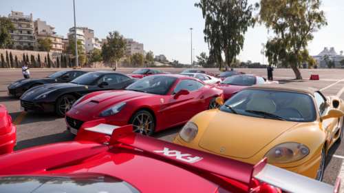 Εντυπωσιακές εικόνες: Στον Πειραιά το κλαμπ "Passione Rossa" με 30 μοναδικές Ferrari