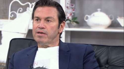 Μάριος Φραγκούλης: &quot;Ένιωθα ότι με έχουν εγκαταλείψει, ότι κάτι έγινε και δεν ήρθαν να με πάρουν - Νόμιζα ότι εγώ έφταιγα που χωρίστηκε η οικογένειά μου&quot;