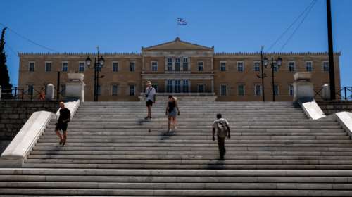 Economist 2022: Aμετάβλητη η πρόβλεψη για την ανάπτυξη στην Ελλάδα το 2022 - &quot;Σύννεφα&quot; στην ευρωπαϊκή και παγκόσμια οικονομία