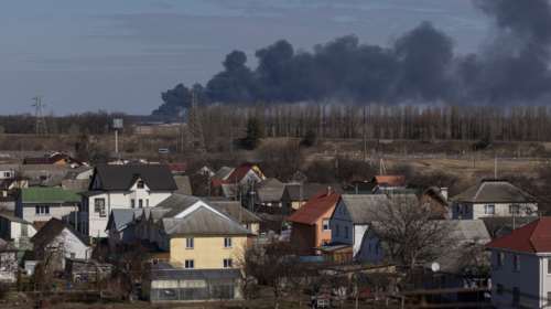 Ουκρανία: Δημοσιογράφος του Fox News τραυματίστηκε έξω από το Κίεβο, μετέδωσε το αμερικανικό τηλεοπτικό δίκτυο