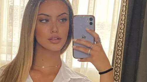 Πιο απλή και όμορφη από ποτέ: Η Δανάη Λιβιεράτου ποζάρει άβαφη στις πρόβες του MadWalk 2022