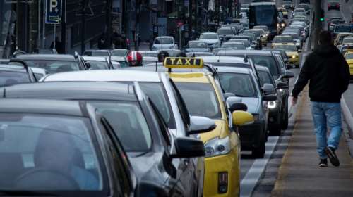 Μετ&#39; εμποδίων η κυκλοφορία στους δρόμους πριν το lockdown - Live η κίνηση