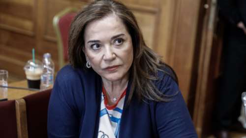 Καυστική η Ντόρα Μπακογιάννη για Σαμαρά: Είναι σε τέτοια ψυχολογική κατάσταση που θέλει να κάνει την παρουσία του αισθητή