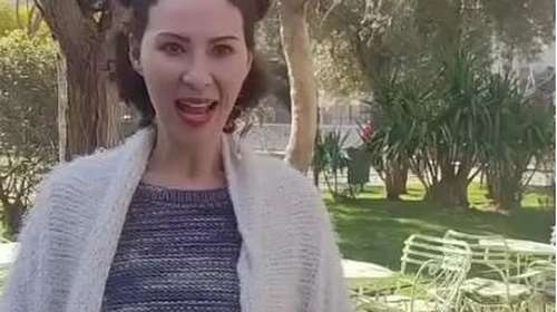 Δώρα Χρυσικού - Η απόφασή της και το μήνυμα για τον καρκίνο: &quot;Από σήμερα θα παίζω με τα φυσικά μου μαλλιά&quot;