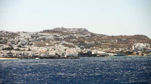 Μύκονος: Ελεγχοι σε εταιρείες ενοικιάσεως αυτοκινήτων - Αφαιρέθηκαν 41 άδειες κυκλοφορίας