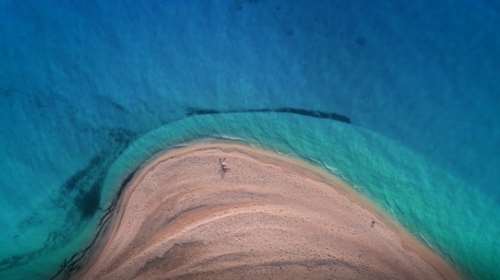 Ο δημιουργός του βίντεο για τον τουρισμό: Να τελειώνουμε με την δήθεν αντιγραφή του σλόγκαν από διαφήμιση αντιηλιακού