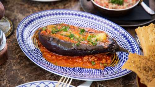 Μελιτζάνες στο φούρνο με σάλτσα και φέτα- Το απόλυτο καλοκαιρινό γεύμα