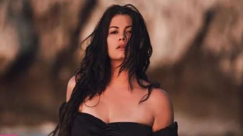 Μαρία Κορινθίου: Λέει &quot;όχι&quot; στο photoshop και ποζάρει με σέξι μαγιό