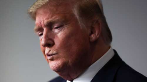 Κορονοϊός: Ο απίστευτος Τράμπ θέλει τώρα να απολύσει και τον υπουργό Υγείας Αλεξ Αζάρ