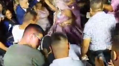 Ποια μέτρα, ποια ατομική ευθύνη; Γάμος στην Αλεξανδρούπολη με απίστευτο συνωστισμό [βίντεο]