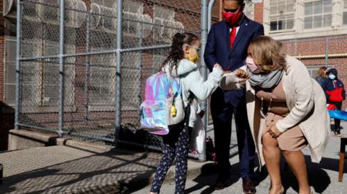 ΗΠΑ: Ξεκινούν οι υποχρεωτικοί εμβολιασμοί μετά την ανακοίνωση του FDA - Ανακοινώσεις από Πεντάγωνο και Νέα Υόρκη