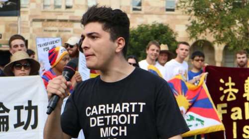 Ντρου Παύλου: Ο ελληνο-αυστραλός φοιτητής που τον απέκλεισε το πανεπιστήμιο επειδή επικρίνει την Κίνα