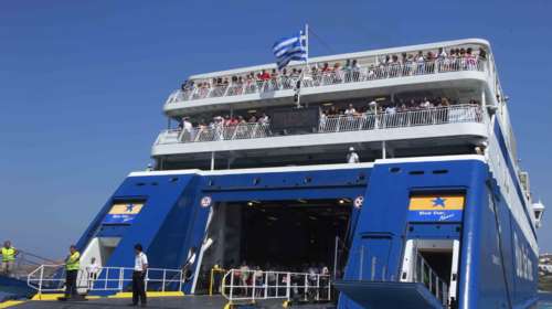 Απαγορευτικό απόπλου για το Super Express στο λιμάνι της Πάρου λόγω βλάβης στις μηχανές – Ταλαιπωρία για τους επιβάτες