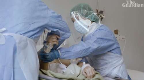 Το βίντεο του Guardian για τη μάχη των ελλήνων γιατρών με τον κορονοϊό