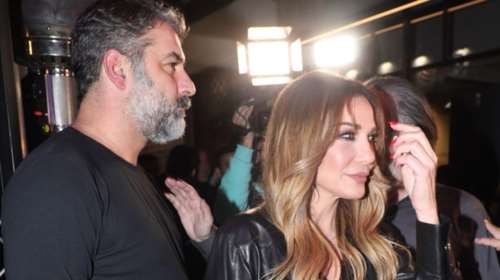 Δέσποινα Βανδή και Βασίλης Μπισμπίκης: Η κουμπαριά, το "ευχαριστώ" και η κοινή φωτογραφία με τον καλό τους φίλο