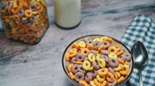 Αυξημένος κίνδυνος καρκίνου από συχνή κατανάλωση επεξεργασμένων τροφίμων, όπως ψωμί, δημητριακά και ποτά με ανθρακικό