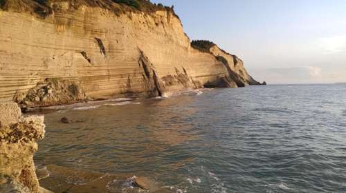 Αυτός είναι ο κρυμμένος αργιλώδης παράδεισος στην Κέρκυρα [εικόνες]