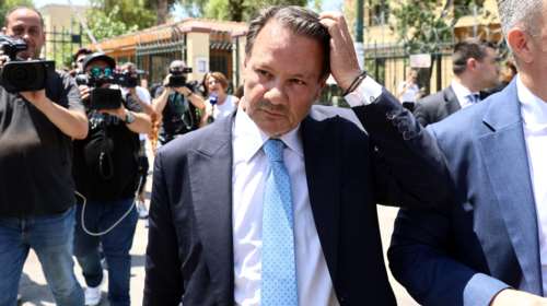 Eπεισόδιο με τον Απόστολο Λύτρα στον Κορυδαλλό: "Είναι βρωμιάρης, τρώει το φαΐ μας και καπνίζει συνέχεια"