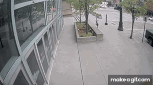 Βίντεο: Tesla καρφώθηκε σε κτίριο με 113 χιλιόμετρα