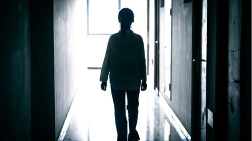 Στον ανακριτή η σπείρα που έδωσε κοκτέιλ ναρκωτικών στη 16χρονη και κατέληξε στη ΜΕΘ - Την είχαν κάνει πειραματόζωο