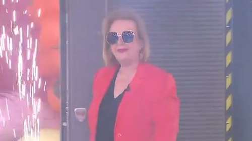 Η Ματίνα Παγώνη εισέβαλε με γυαλιά ηλίου στο &quot;Καλο Μεσημεράκι&quot;: &quot;Όλο το χειμώνα με έφαγες! Μέχρι και το χέρι μου έσπασα!&quot; [Βίντεο]