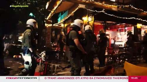 Επεισόδια στα Εξάρχεια μετά τις συλλήψεις για τη Νομική - Συνέλαβαν ύποπτο που παρίστανε τον… μπάρμαν