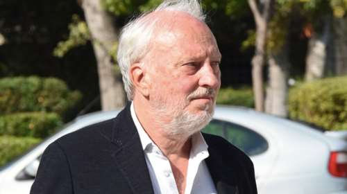 Ρόμπερτ Oυίλιαμς: Ποιοι θα κληρονομήσουν την περιουσία του - Το αρχοντικό στο Διόνυσο και τα 60 αυτοκίνητα