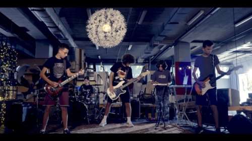 &quot;Με τις μπάντες&quot;... στο ERTFLIX: Δείτε τα video clip των πρώτων συγκροτημάτων που ξεχώρισαν