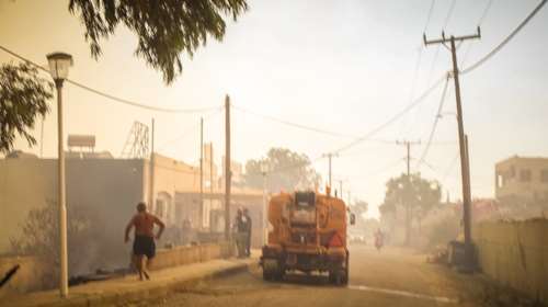 Φωτιά στη Ρόδο: Οργή από Βρετανό τουρίστα - &quot;Μας άφησαν αβοήθητους, δεν μας έδωσαν οδηγίες&quot; [βίντεο]
