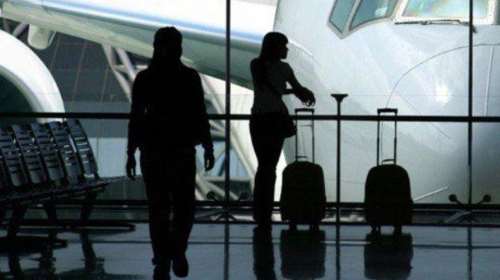 Απίστευτο: Γιαγιά παράτησε την εγγονή της σε αεροδρόμιο για να προλάβει την πτήση της