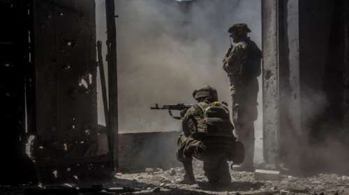 Ουκρανία: Σκληρές μάχες 5 μήνες μετά την εσβολή - Οι ΗΠΑ στέλνουν drones, ετοιμάζονται και για μαχητικά αεροσκάφη