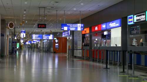 Αρνητικό ρεκόρ όλων των εποχών στο αεροδρόμιο &quot;Ελευθέριος Βενιζέλος&quot;: Πτώση 68,4% της επιβατικής κίνησης