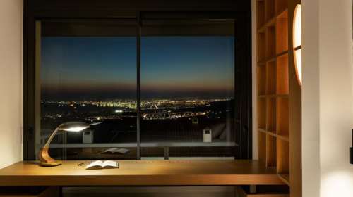 Δωμάτιο με θέα την πόλη - Η εντυπωσιακή σύγχρονη κατοικία στη Θεσσαλονίκη