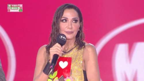 Ηχηρό μήνυμα από τη Δέσποινα Βανδή: &quot;Καμία ανοχή στη βία&quot; - Ετοιμάζει συναυλίες σε δομές κακοποιημένων γυναικών [βίντεο]