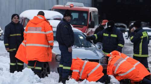 Οχήματα της Πολιτικής Προστασίας στο Δαχτυλίδι στην Κηφησίας- Ετσι θα πάνε οι οδηγοί στα αυτοκίνητά τους στην Αττική Οδό